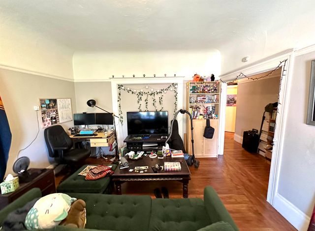 667 10Th St, Oakland, CA 94607