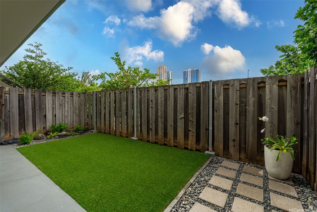 1617 Young Street A106, Honolulu, HI 96826