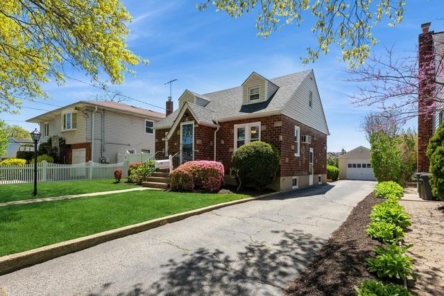 121 Camp Avenue, Merrick, NY 11566