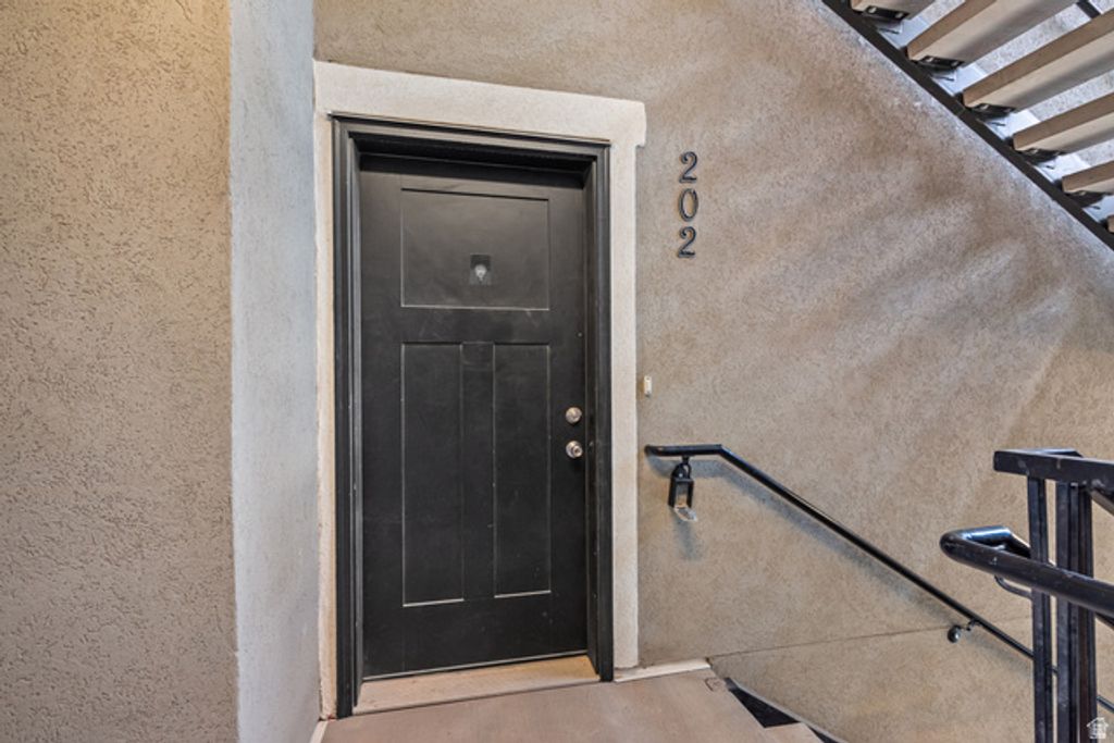 Image 3 of property listing at 1761 W TERRA VISTA LN #F202, Saratoga Springs, UT 84045