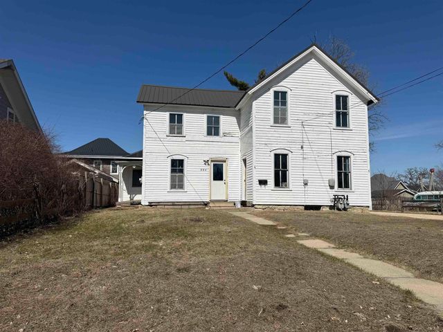 804 E Main Street, Manchester, IA 52057