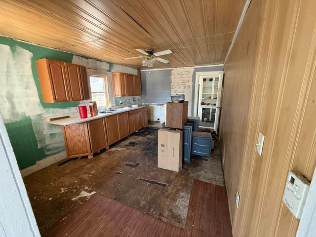 804 E Main Street, Manchester, IA 52057