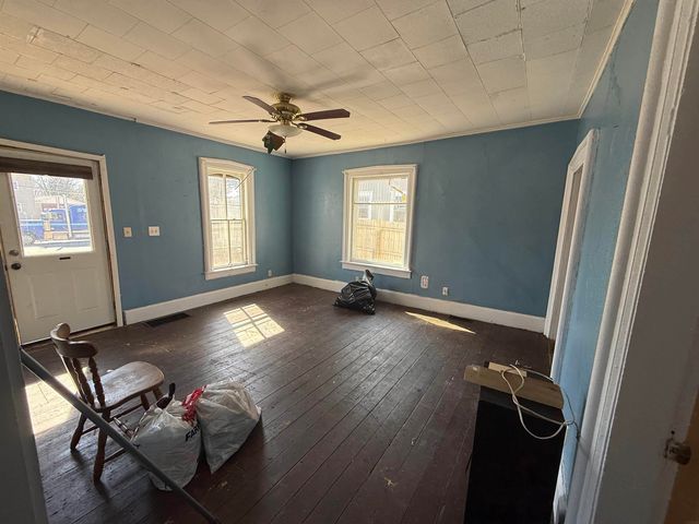 804 E Main Street, Manchester, IA 52057