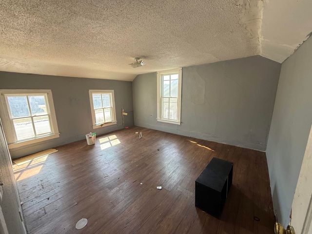 804 E Main Street, Manchester, IA 52057