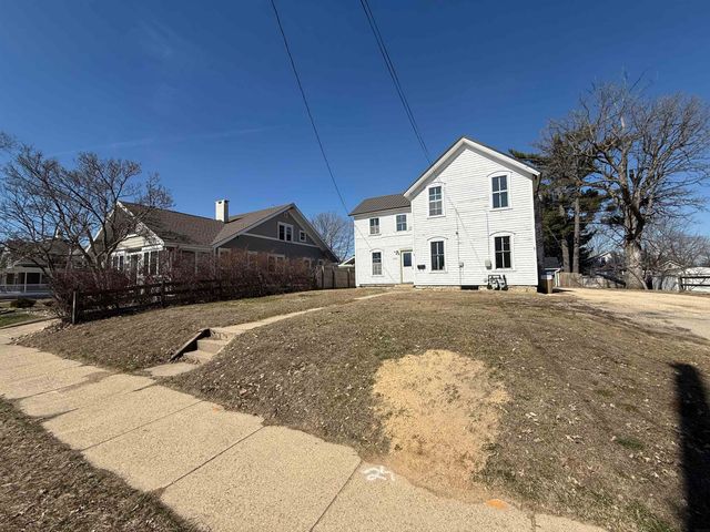 804 E Main Street, Manchester, IA 52057