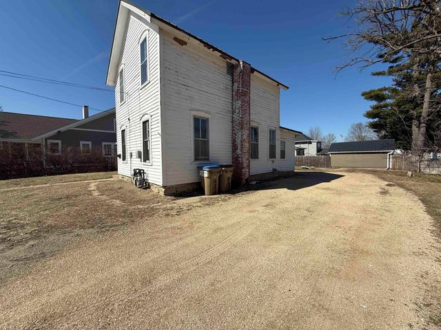 804 E Main Street, Manchester, IA 52057