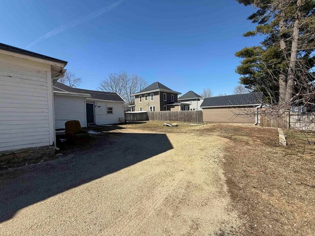 804 E Main Street, Manchester, IA 52057