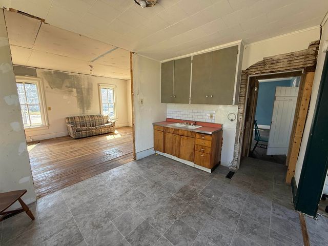 804 E Main Street, Manchester, IA 52057