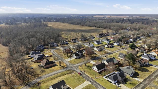 122 Point Dr, Tullahoma, TN 37388