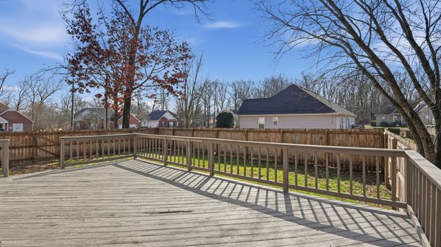 122 Point Dr, Tullahoma, TN 37388