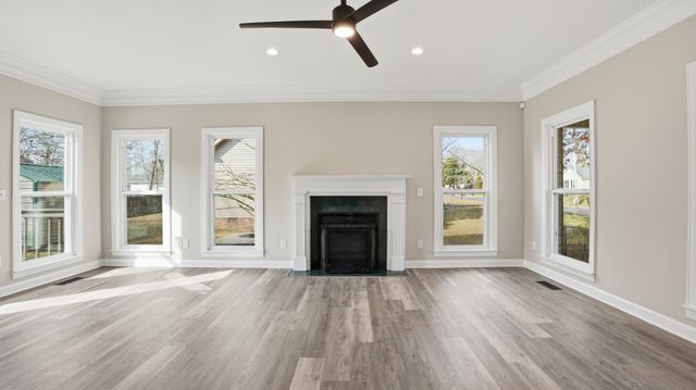 122 Point Dr, Tullahoma, TN 37388