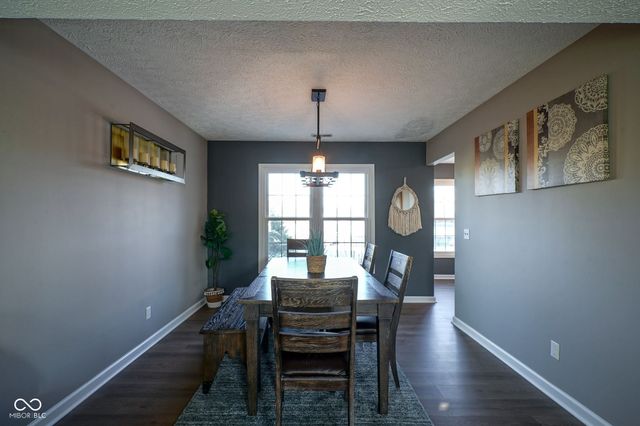 6626 Manchester Dr, Fishers, IN 46038