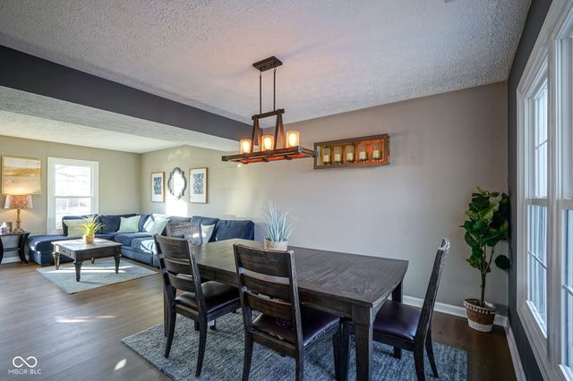 6626 Manchester Dr, Fishers, IN 46038