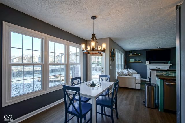 6626 Manchester Dr, Fishers, IN 46038