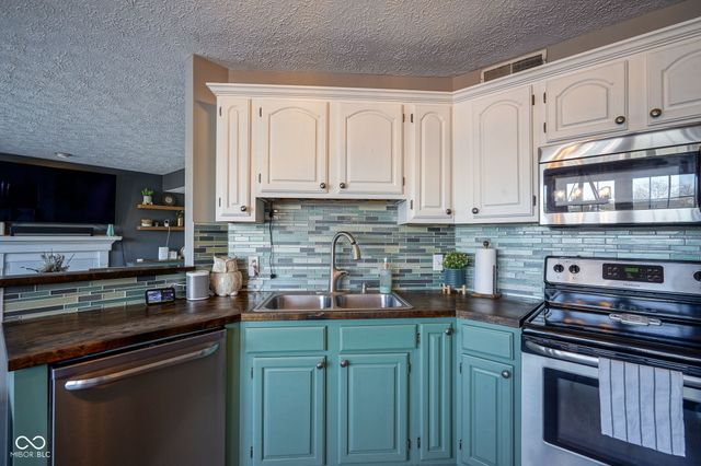 6626 Manchester Dr, Fishers, IN 46038