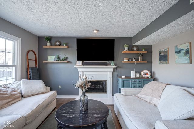 6626 Manchester Dr, Fishers, IN 46038