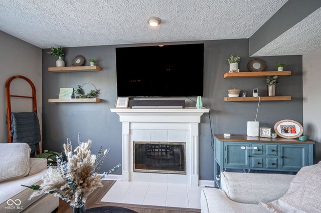 6626 Manchester Dr, Fishers, IN 46038