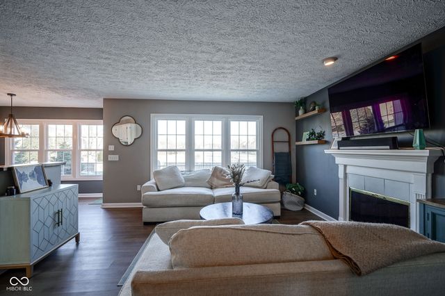 6626 Manchester Dr, Fishers, IN 46038