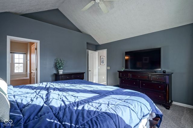 6626 Manchester Dr, Fishers, IN 46038