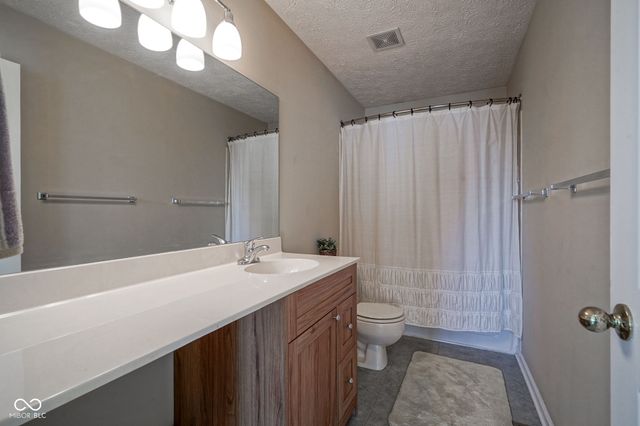 6626 Manchester Dr, Fishers, IN 46038