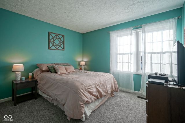 6626 Manchester Dr, Fishers, IN 46038