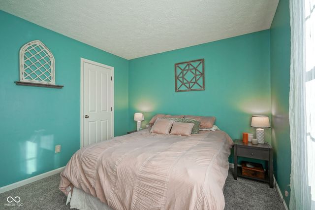 6626 Manchester Dr, Fishers, IN 46038