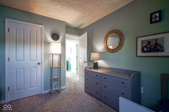 6626 Manchester Dr, Fishers, IN 46038