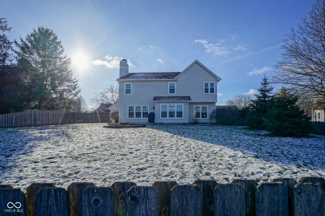 6626 Manchester Dr, Fishers, IN 46038