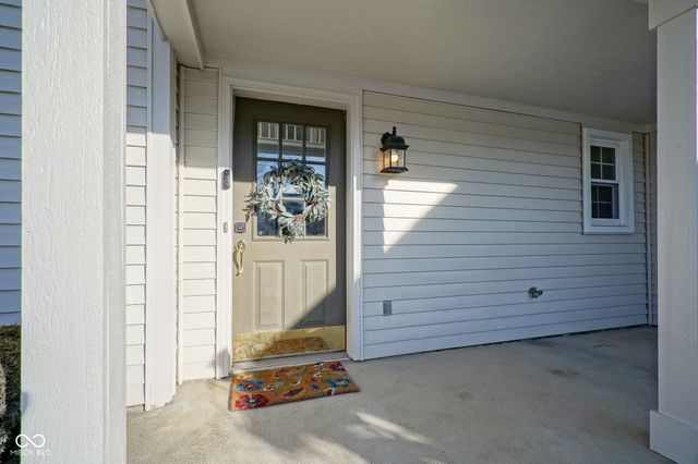 6626 Manchester Dr, Fishers, IN 46038