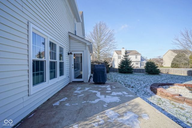 6626 Manchester Dr, Fishers, IN 46038