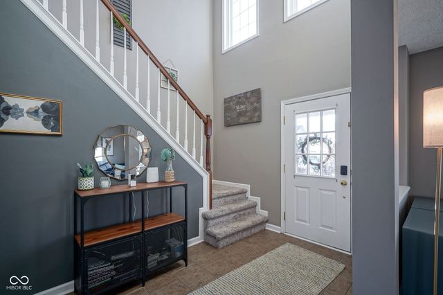 6626 Manchester Dr, Fishers, IN 46038