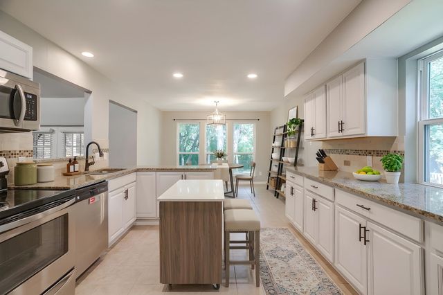600 Eastcliff Drive, Euless, TX 76040