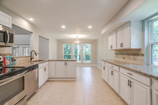 600 Eastcliff Drive, Euless, TX 76040