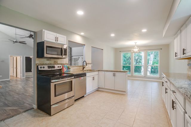 600 Eastcliff Drive, Euless, TX 76040
