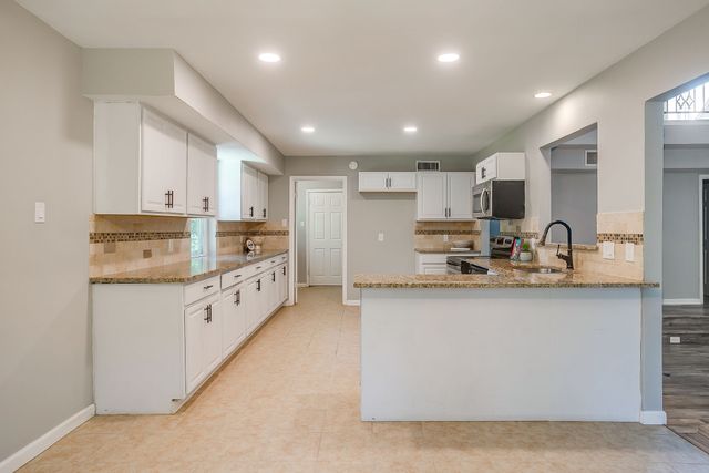 600 Eastcliff Drive, Euless, TX 76040