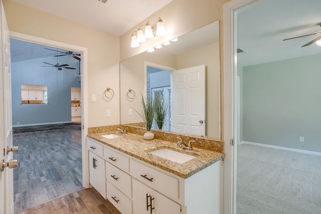600 Eastcliff Drive, Euless, TX 76040