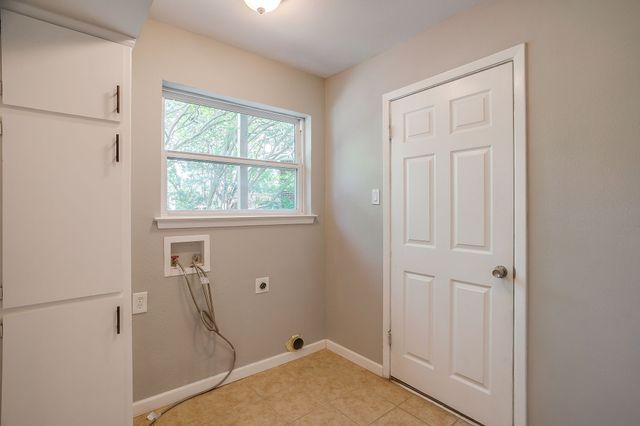 600 Eastcliff Drive, Euless, TX 76040