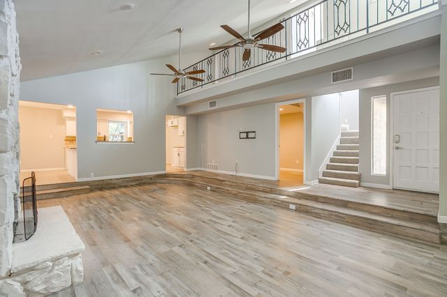 600 Eastcliff Drive, Euless, TX 76040