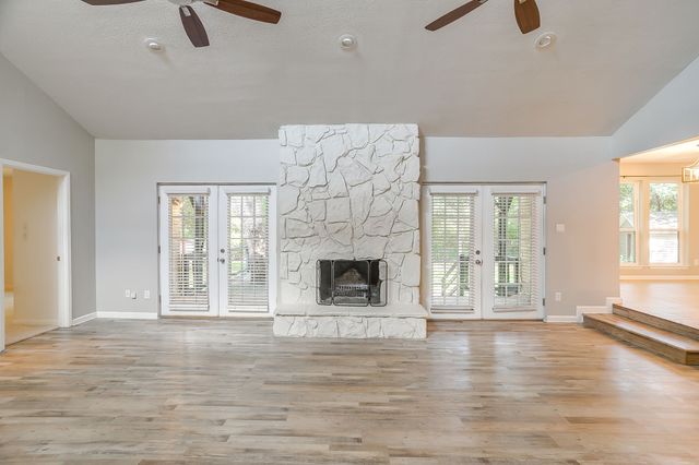 600 Eastcliff Drive, Euless, TX 76040