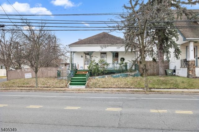 37 Raritan Rd, Linden City, NJ 07036