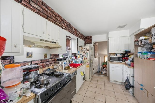 37 Raritan Rd, Linden City, NJ 07036
