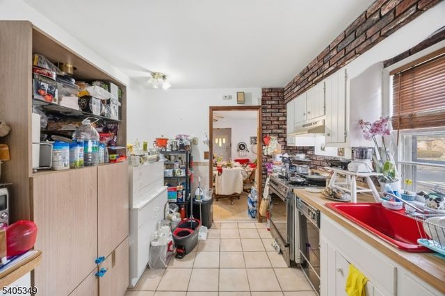 37 Raritan Rd, Linden City, NJ 07036