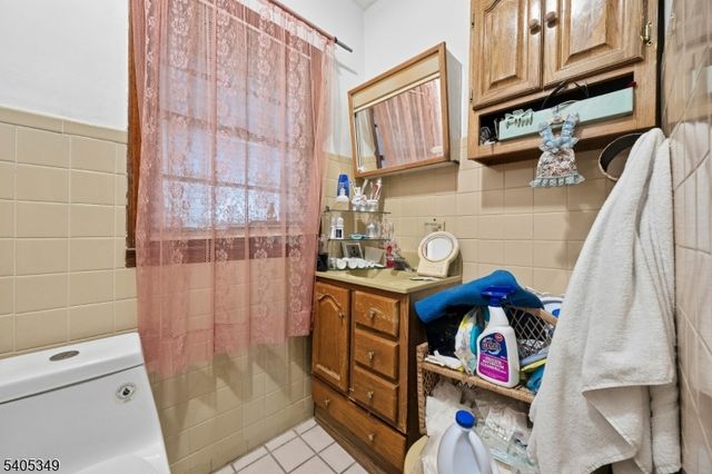 37 Raritan Rd, Linden City, NJ 07036