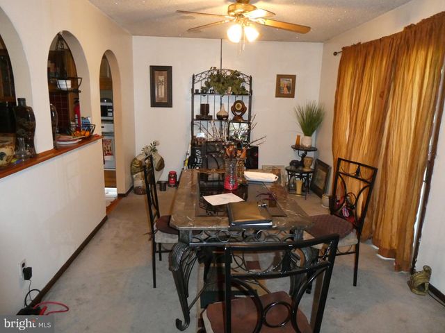 12 ROBIN LN, West Berlin, NJ 08091