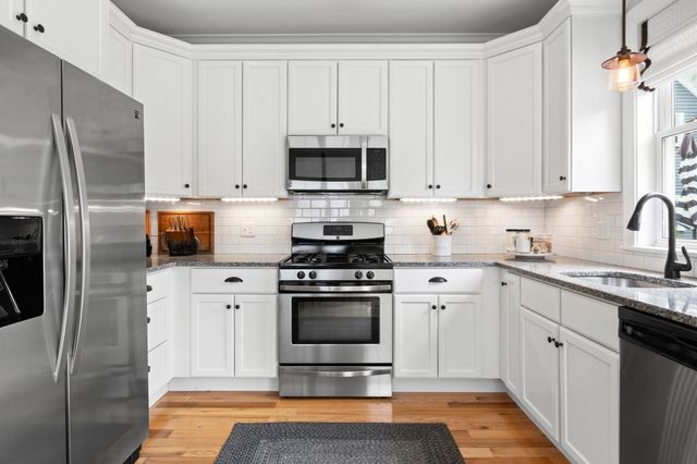 176 Elm Street 2, Amesbury, MA 01913
