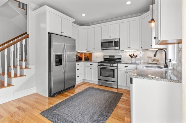 176 Elm Street 2, Amesbury, MA 01913