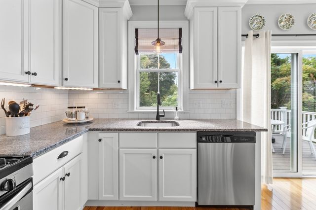 176 Elm Street 2, Amesbury, MA 01913