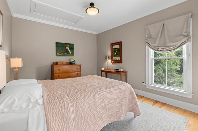 176 Elm Street 2, Amesbury, MA 01913