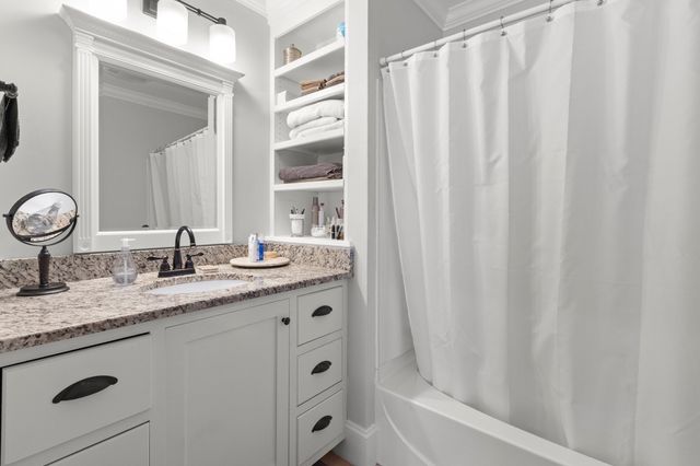 176 Elm Street 2, Amesbury, MA 01913