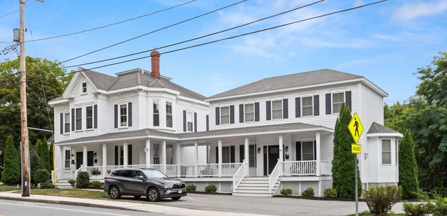 176 Elm Street 2, Amesbury, MA 01913